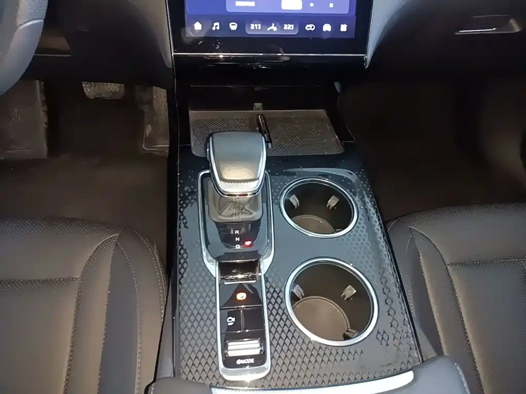 Hongqi Hongqi HS3 PHEV — миниатюра 14