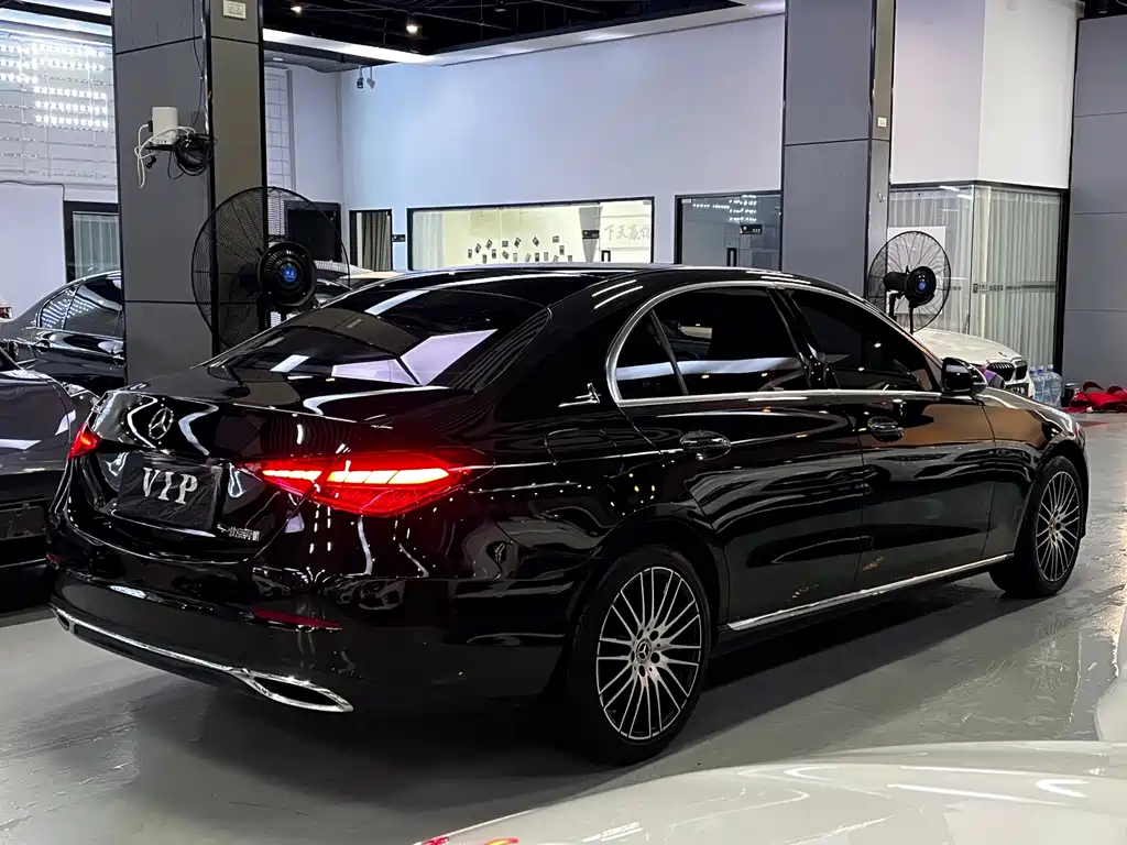 Mercedes-Benz C-Class — миниатюра 13