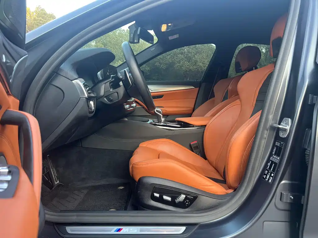 BMW M5 — миниатюра 6