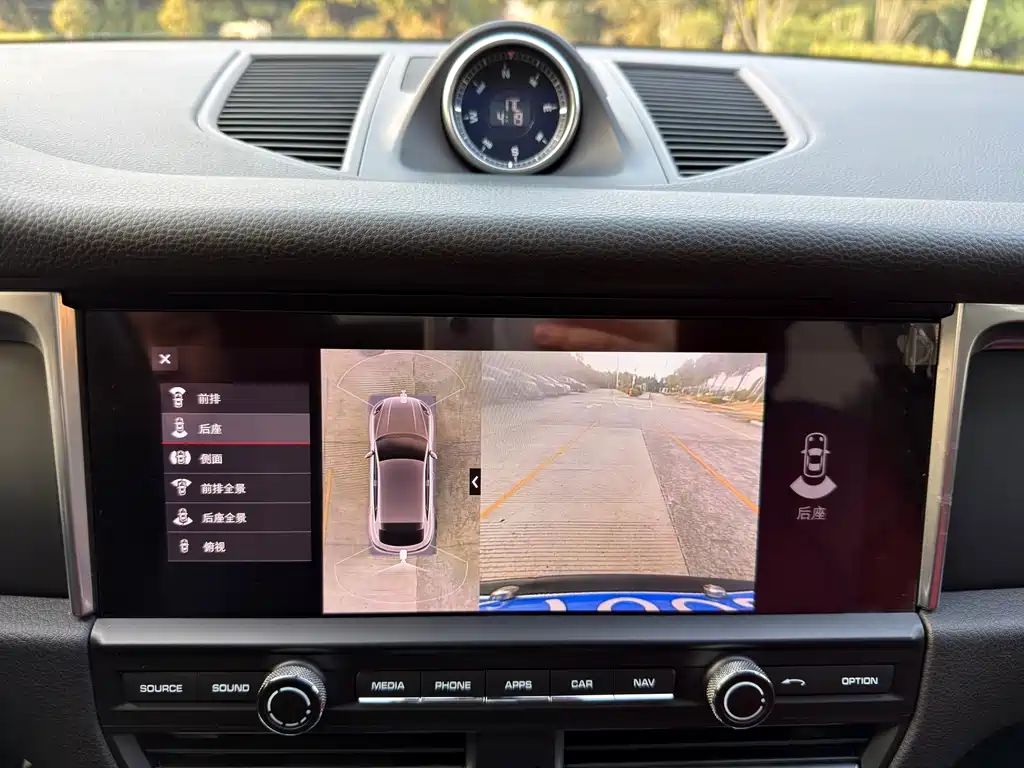 Porsche Macan — миниатюра 7