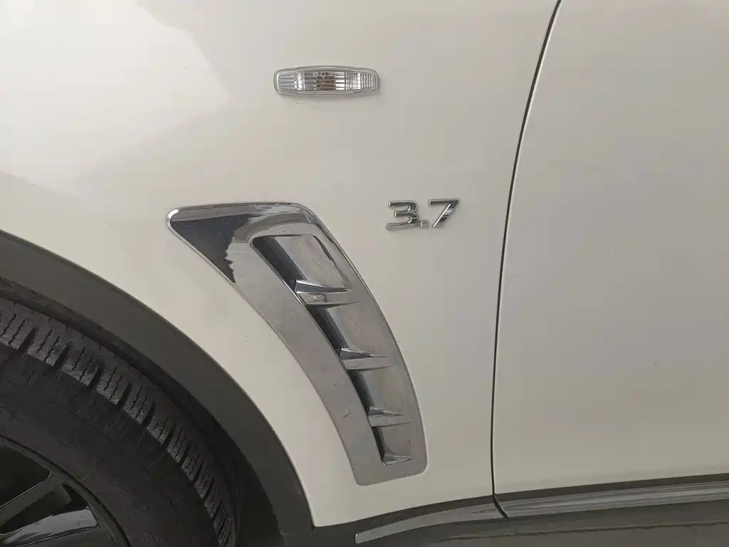 Infiniti QX70 — миниатюра 4