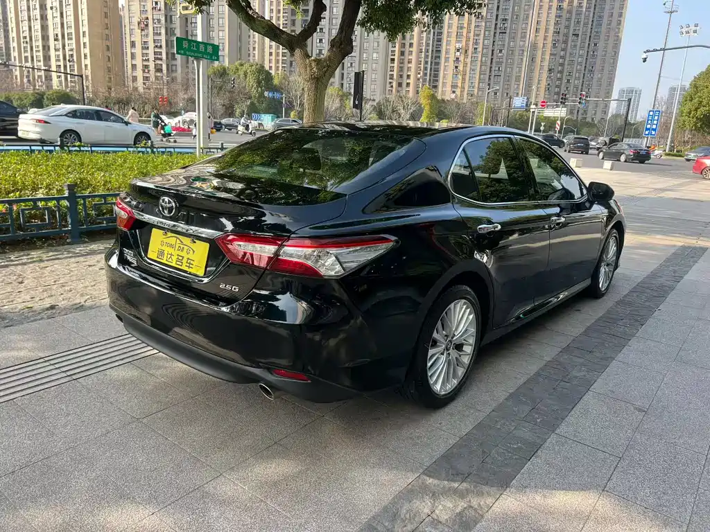 TOYOTA CAMRY
