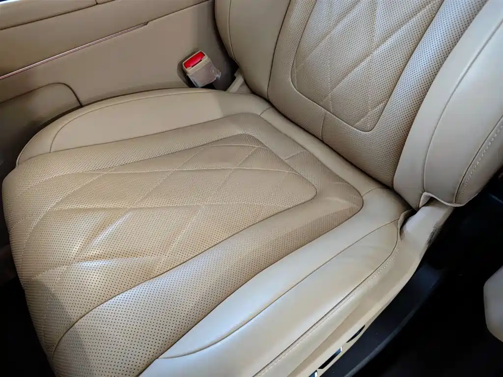 AITO ASK THE WORLD M9