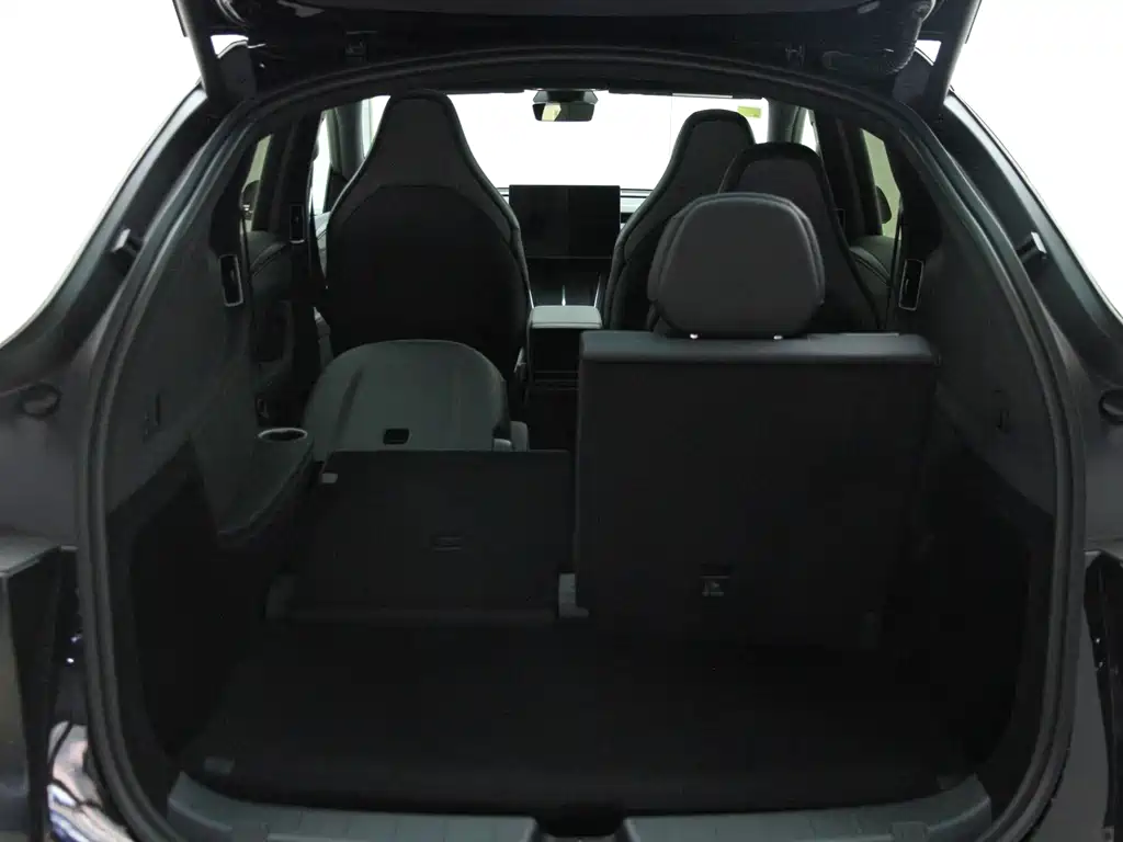 Tesla Model Y L — миниатюра 15