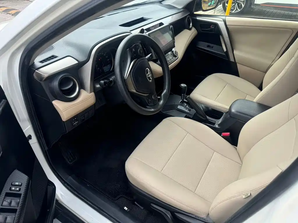 Toyota RAV4 — миниатюра 3