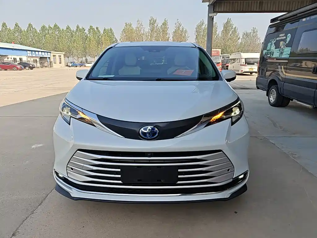 Toyota Sienna — миниатюра 3