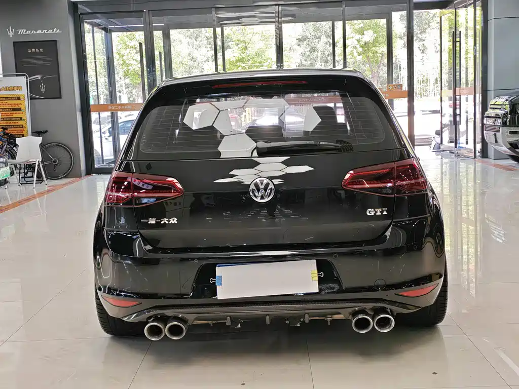 VOLKSWAGEN GOLF GTI