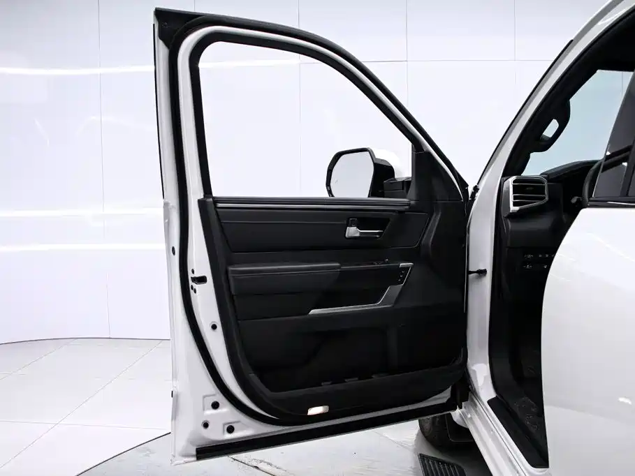 Toyota Sequoia — миниатюра 13