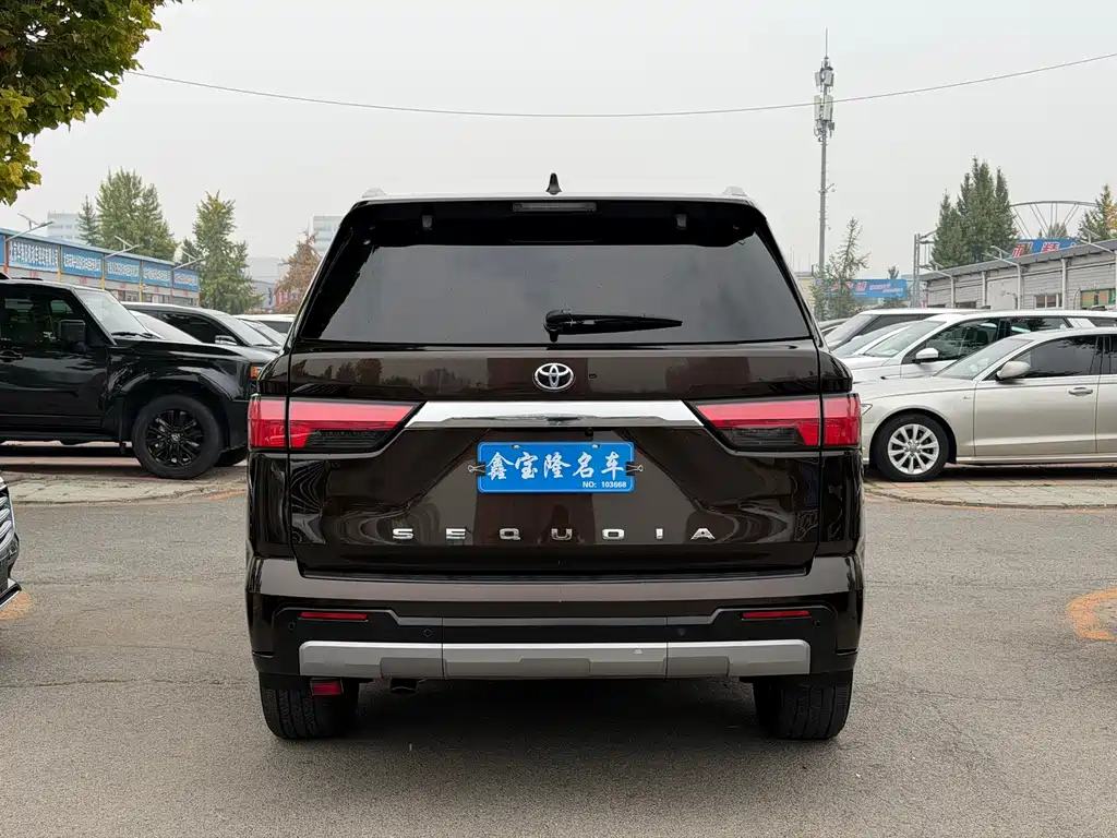 Toyota Sequoia — миниатюра 3
