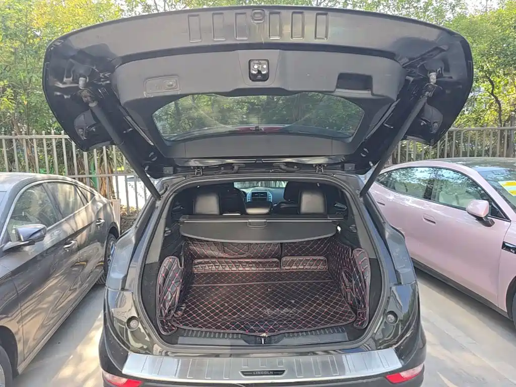 Lincoln MKC — миниатюра 19