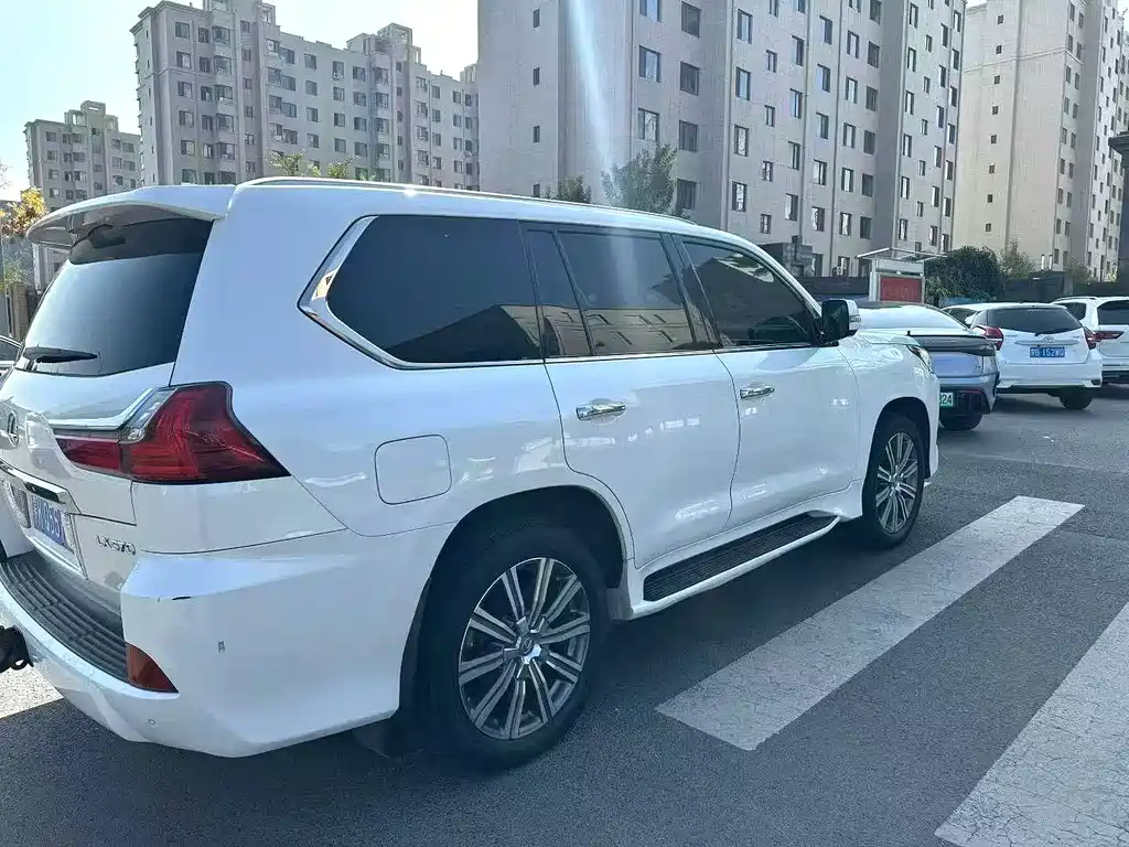 LEXUS LX