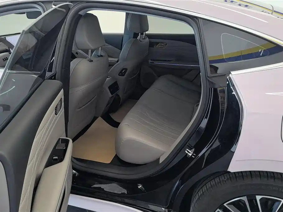 GEELY GALAXY GALAXY SPARKLE 8