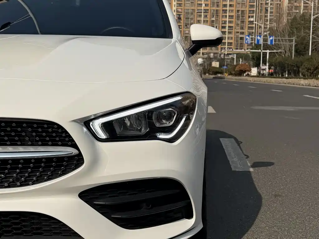 MERCEDES-BENZ CLA