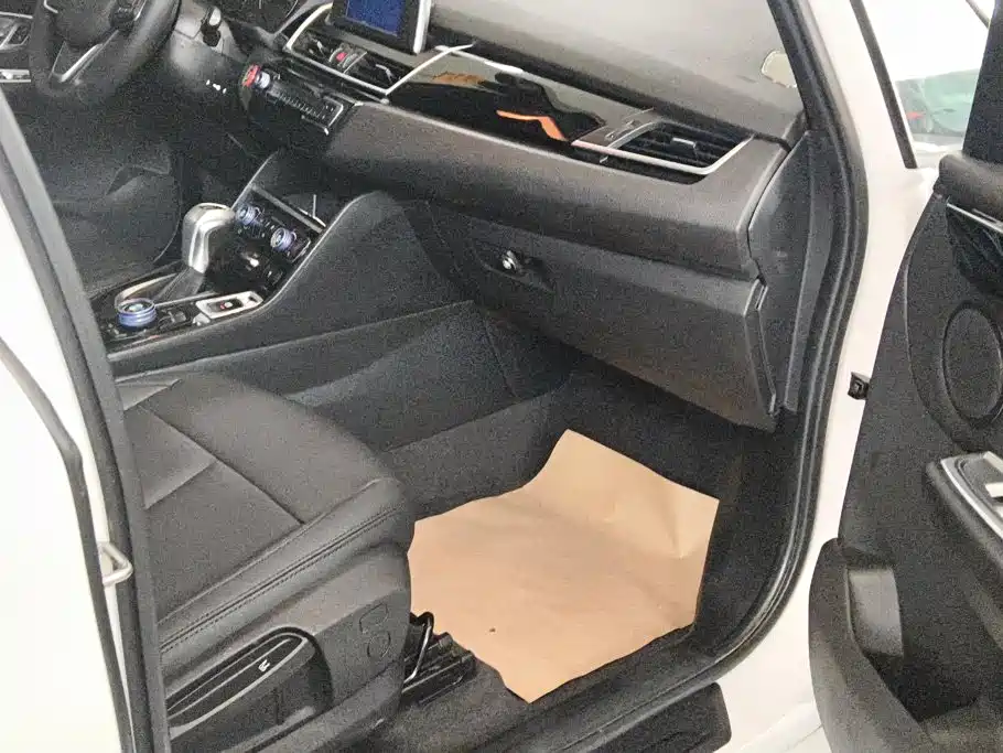 BMW 2 Series Active Tourer — миниатюра 7