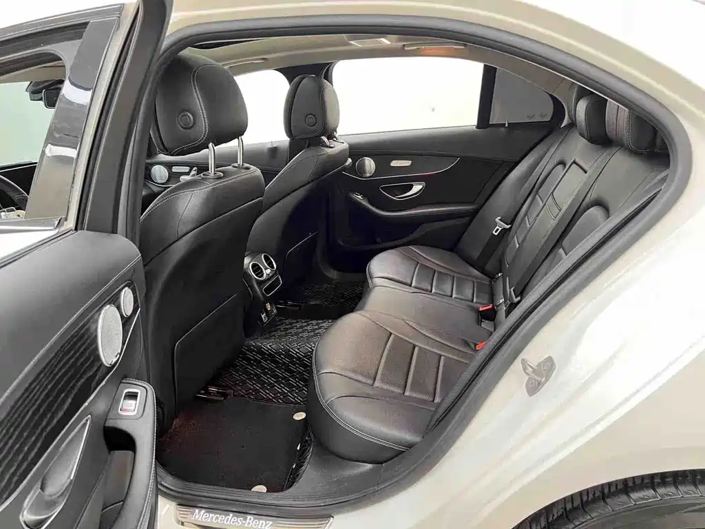 Mercedes-Benz C-Class — миниатюра 12