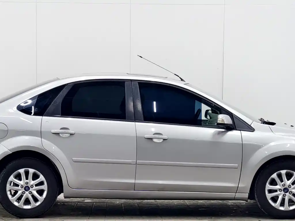 Ford Focus 2012 1.8L AT