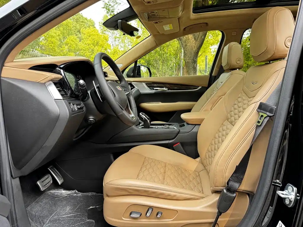 Cadillac XT6 2025 2.0T мест Executive