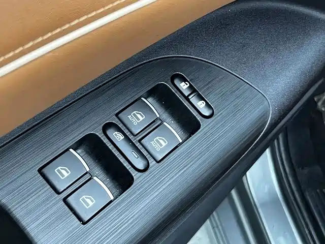 SRM Xinyuan Xiangshang V6 New Energy — миниатюра 11