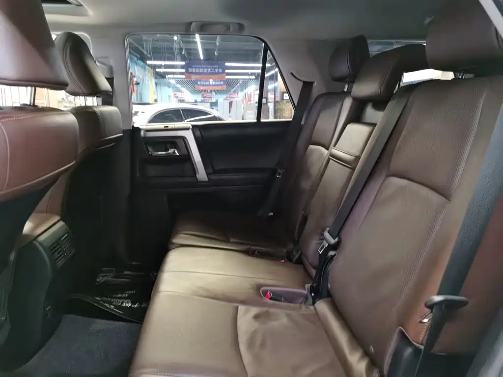 Toyota 4Runner — миниатюра 11