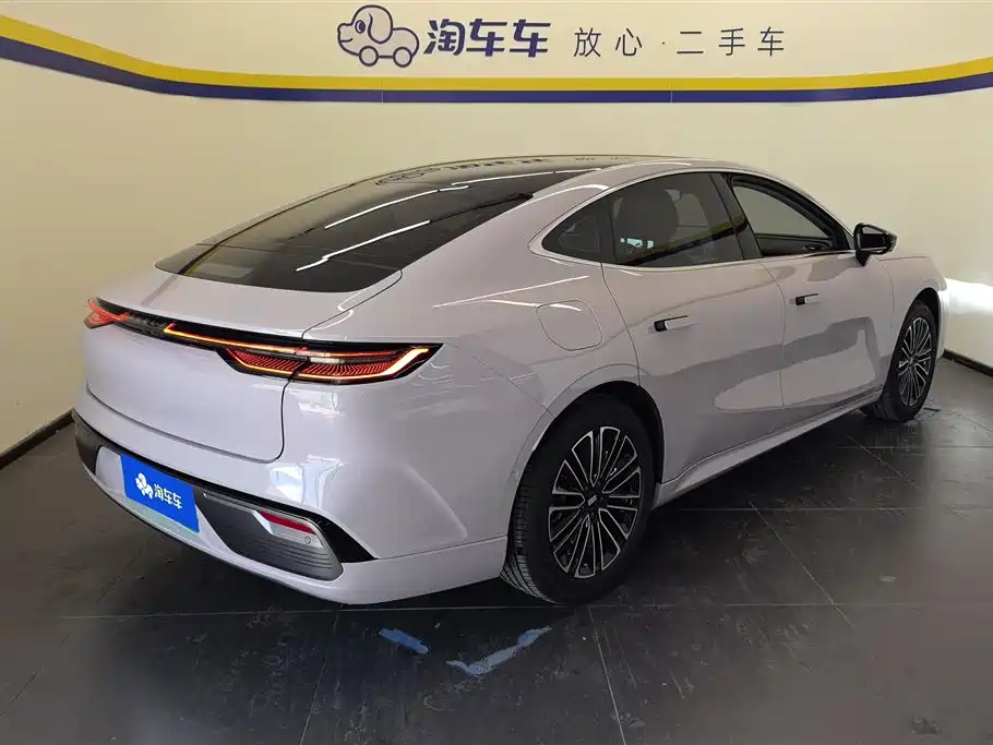 GEELY GALAXY GALAXY SPARKLE 8