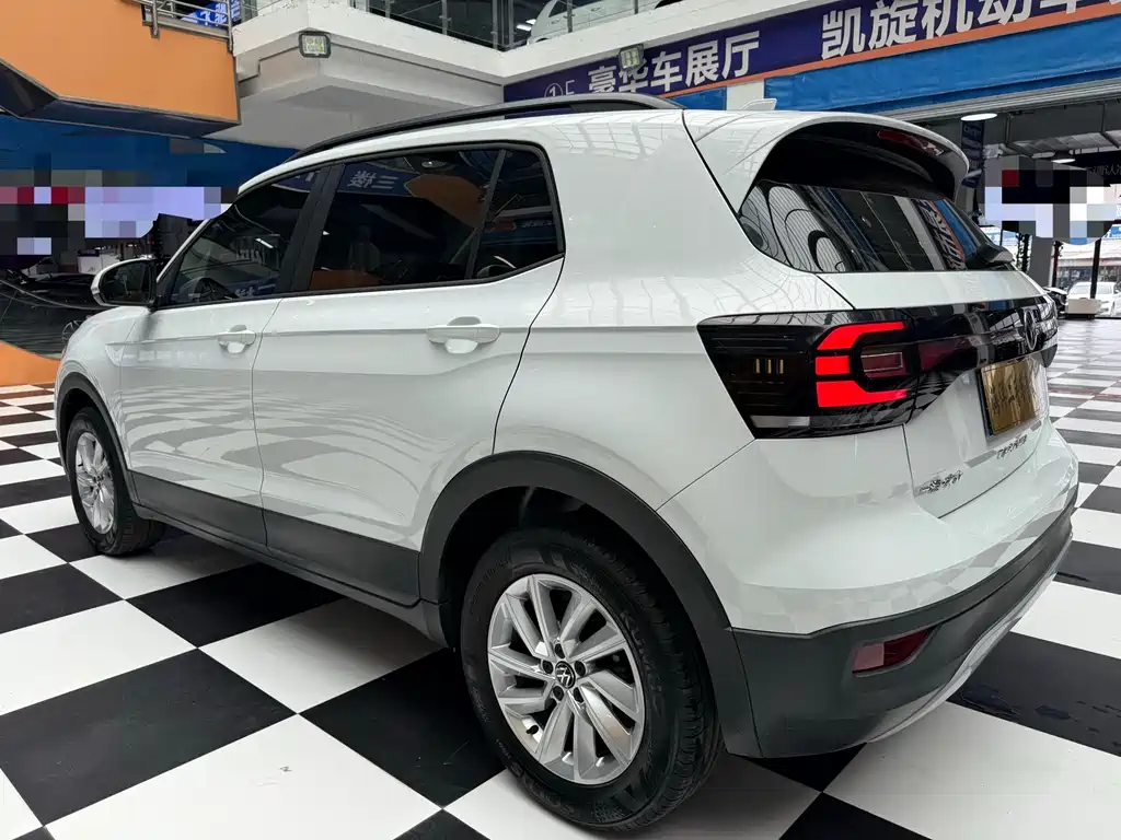 Volkswagen Tacqua 2021 1.5L AT Smart Connect