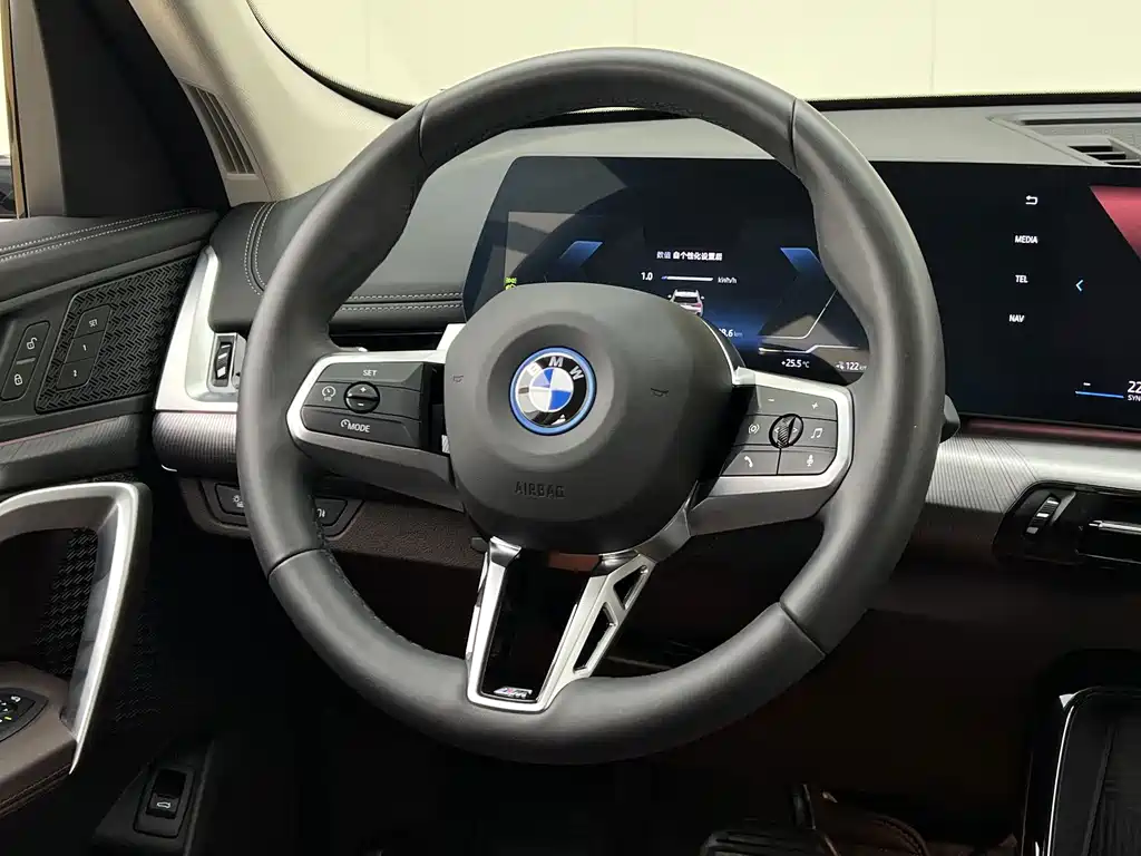 BMW iX1 — миниатюра 18