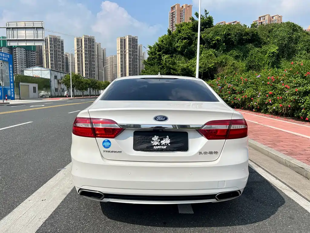 Ford Taurus — миниатюра 5