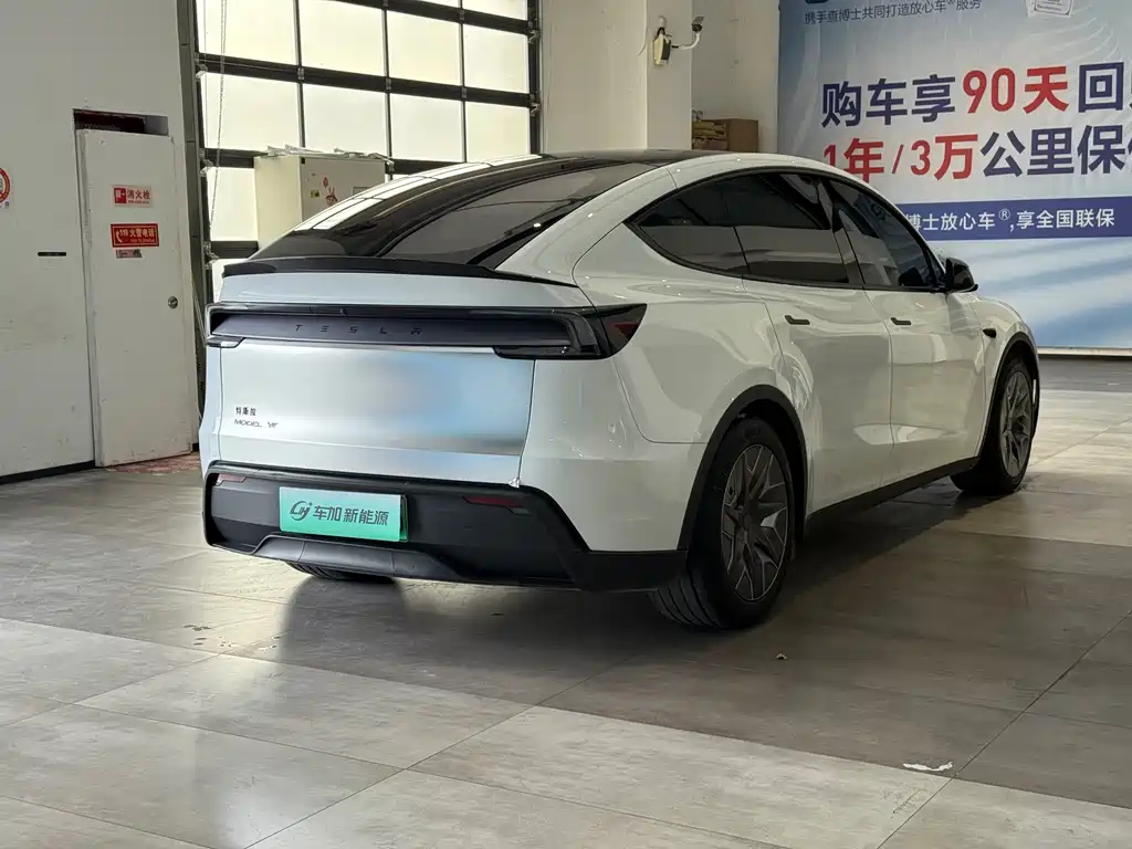 Tesla Model Y L — миниатюра 7