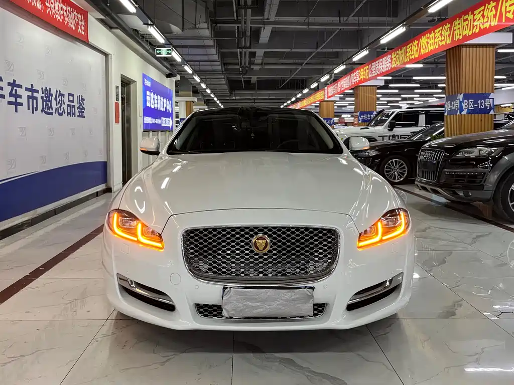JAGUAR XJ