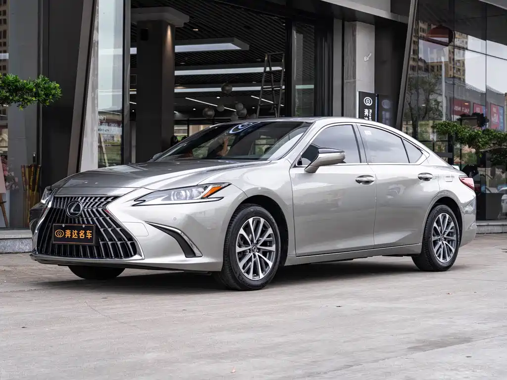 Lexus ES 2024