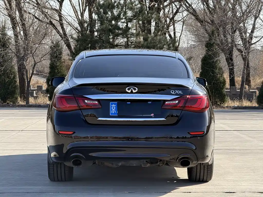 INFINITI Q70