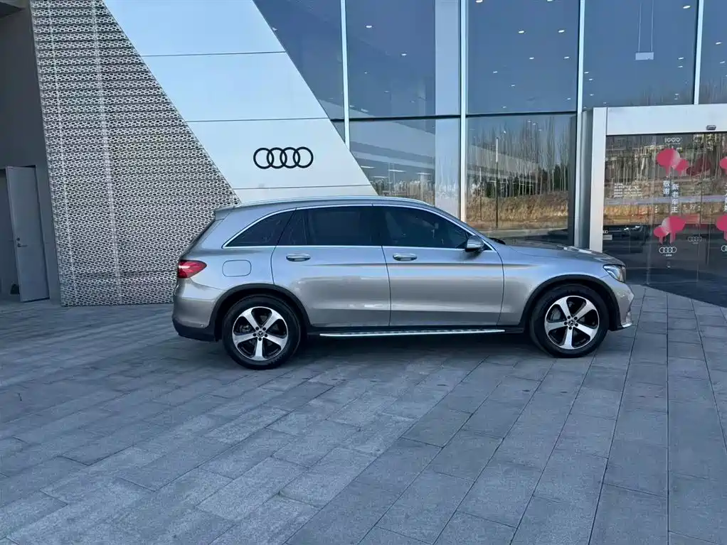 MERCEDES-BENZ GLC