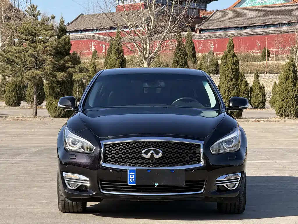 INFINITI Q70