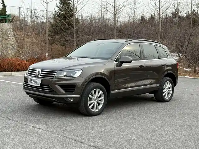VOLKSWAGEN TOUAREG