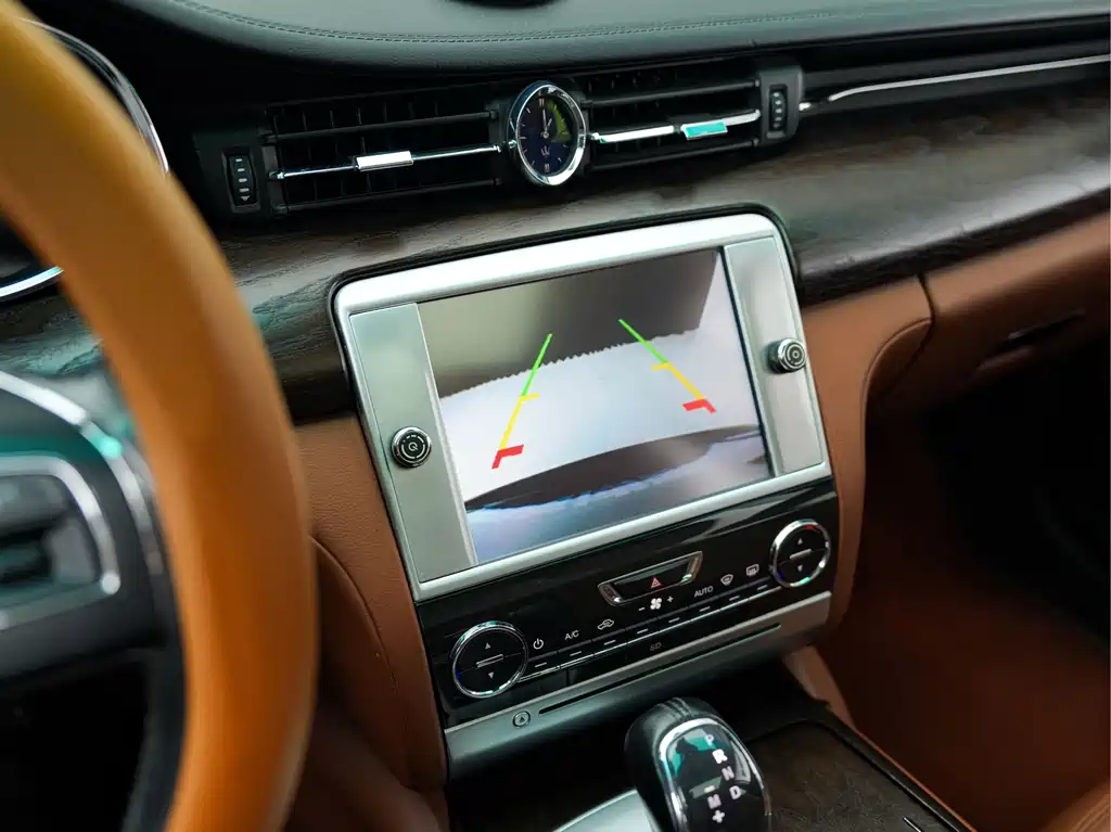 Maserati Quattroporte — миниатюра 19