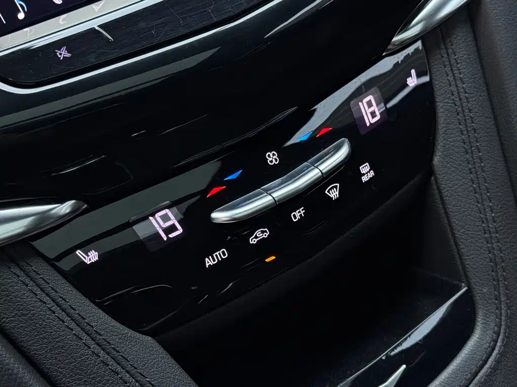 Cadillac XT6 — миниатюра 11