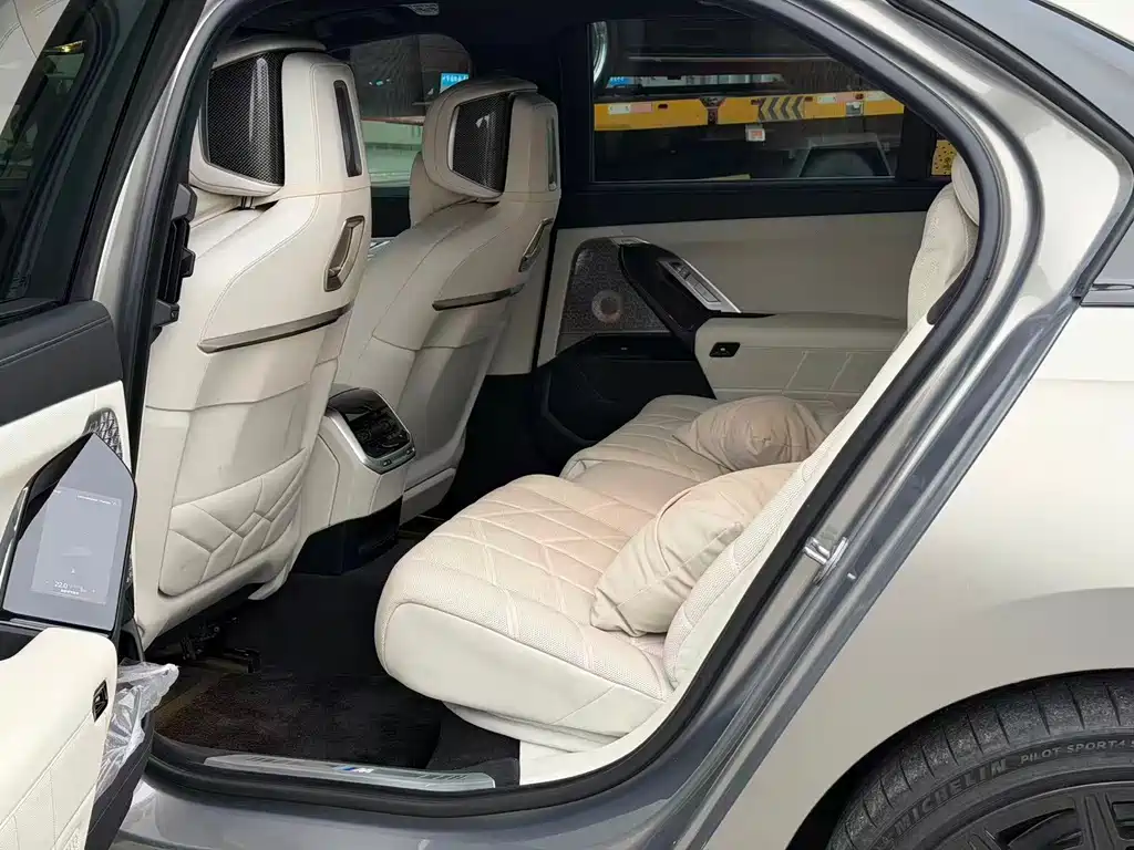 BMW i7 — миниатюра 14