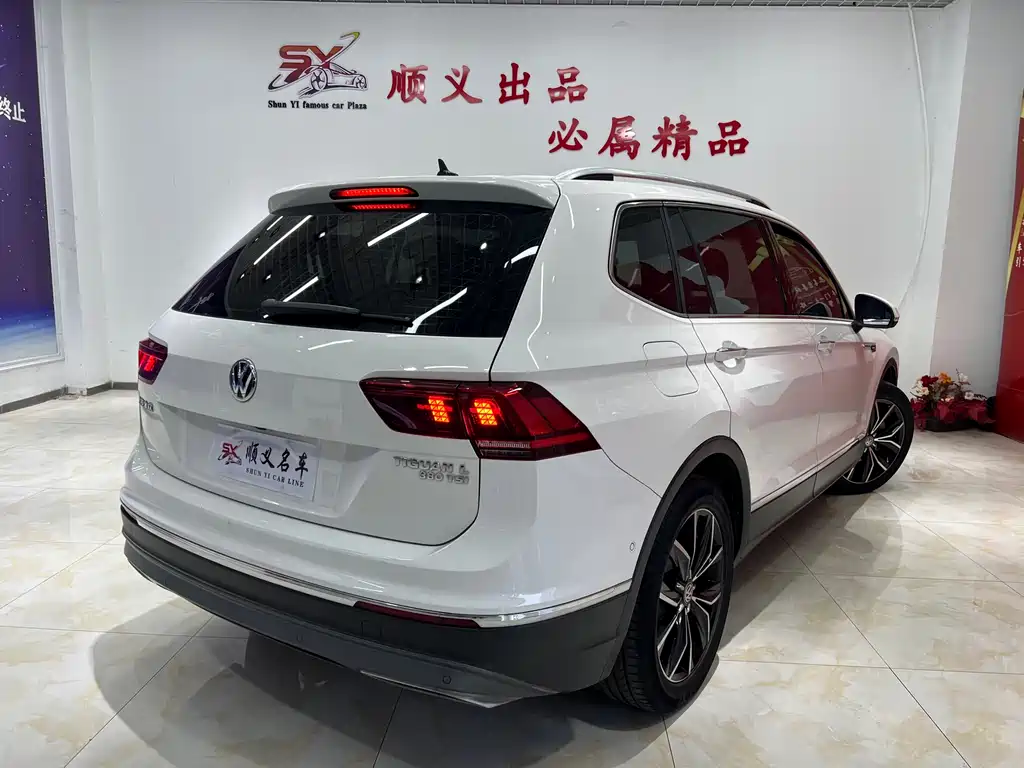 VOLKSWAGEN TIGUAN L