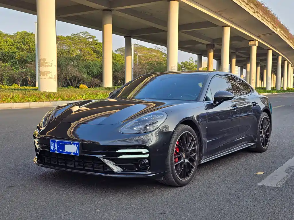 PORSCHE PANAMERA