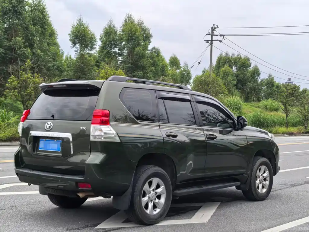 Toyota Land Cruiser Prado 2010 2.7L AT Luxury