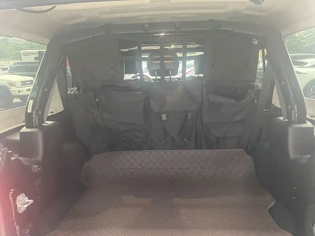 Jeep Wrangler PHEV — миниатюра 18