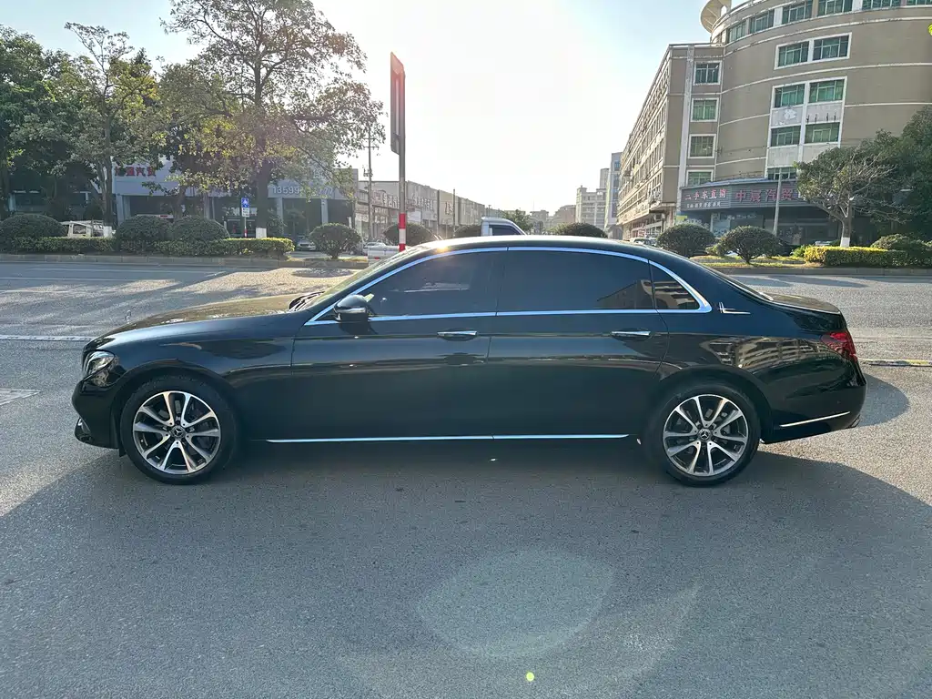 MERCEDES-BENZ E CLASS