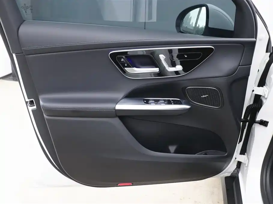 Mercedes-Benz GLC 2023 GLC 260 L 4MATIC 5 мест