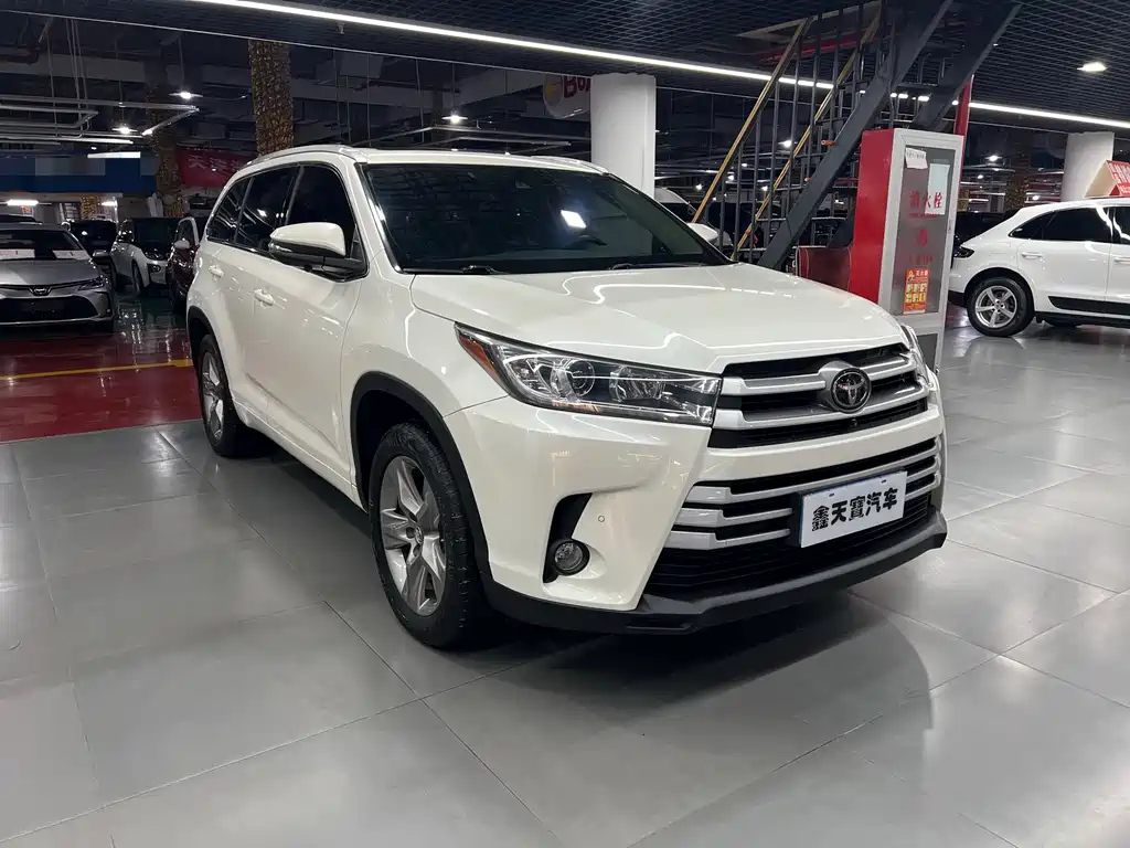 TOYOTA HIGHLANDER