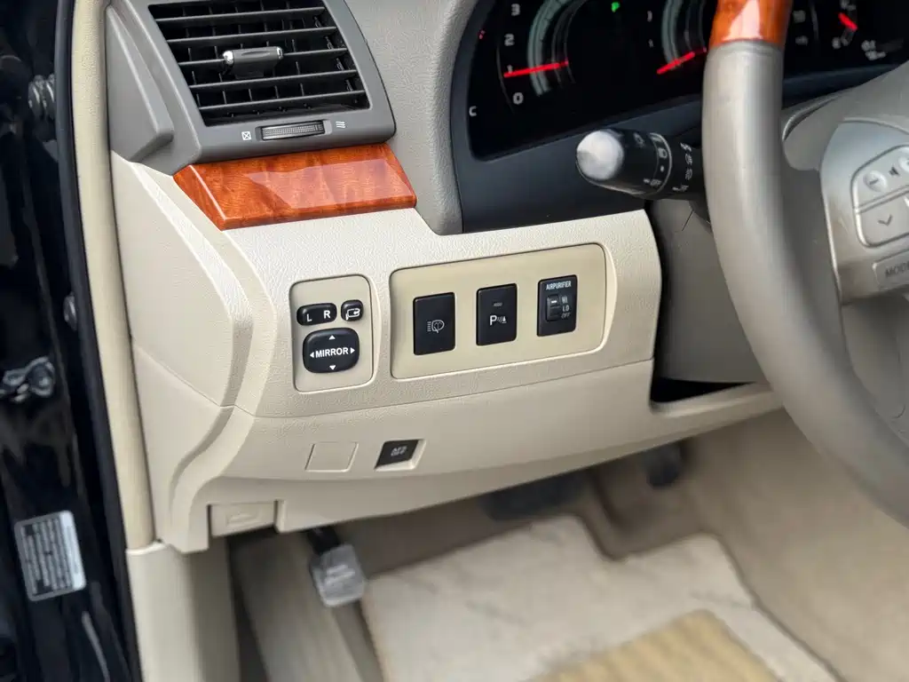 Toyota Camry — миниатюра 13