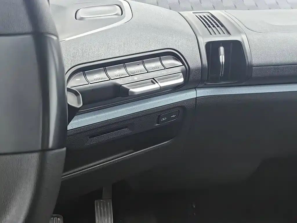 Baojun E300 — миниатюра 12