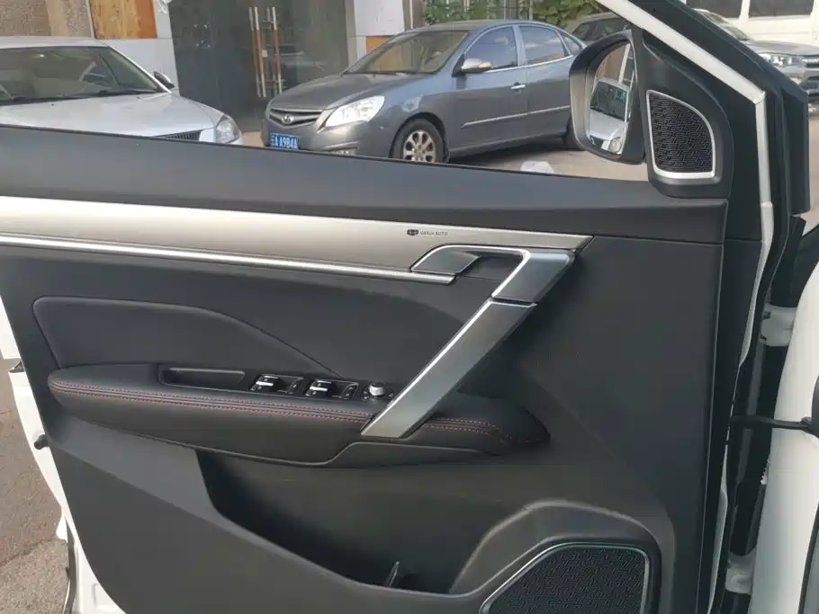 Geely Binyue — миниатюра 7