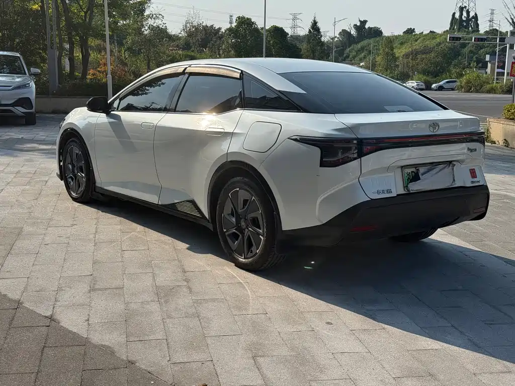 Toyota bZ3 — миниатюра 5