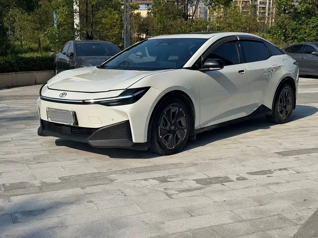 Toyota bZ3 — миниатюра 3