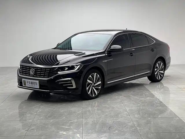 VOLKSWAGEN PASSAT 2023